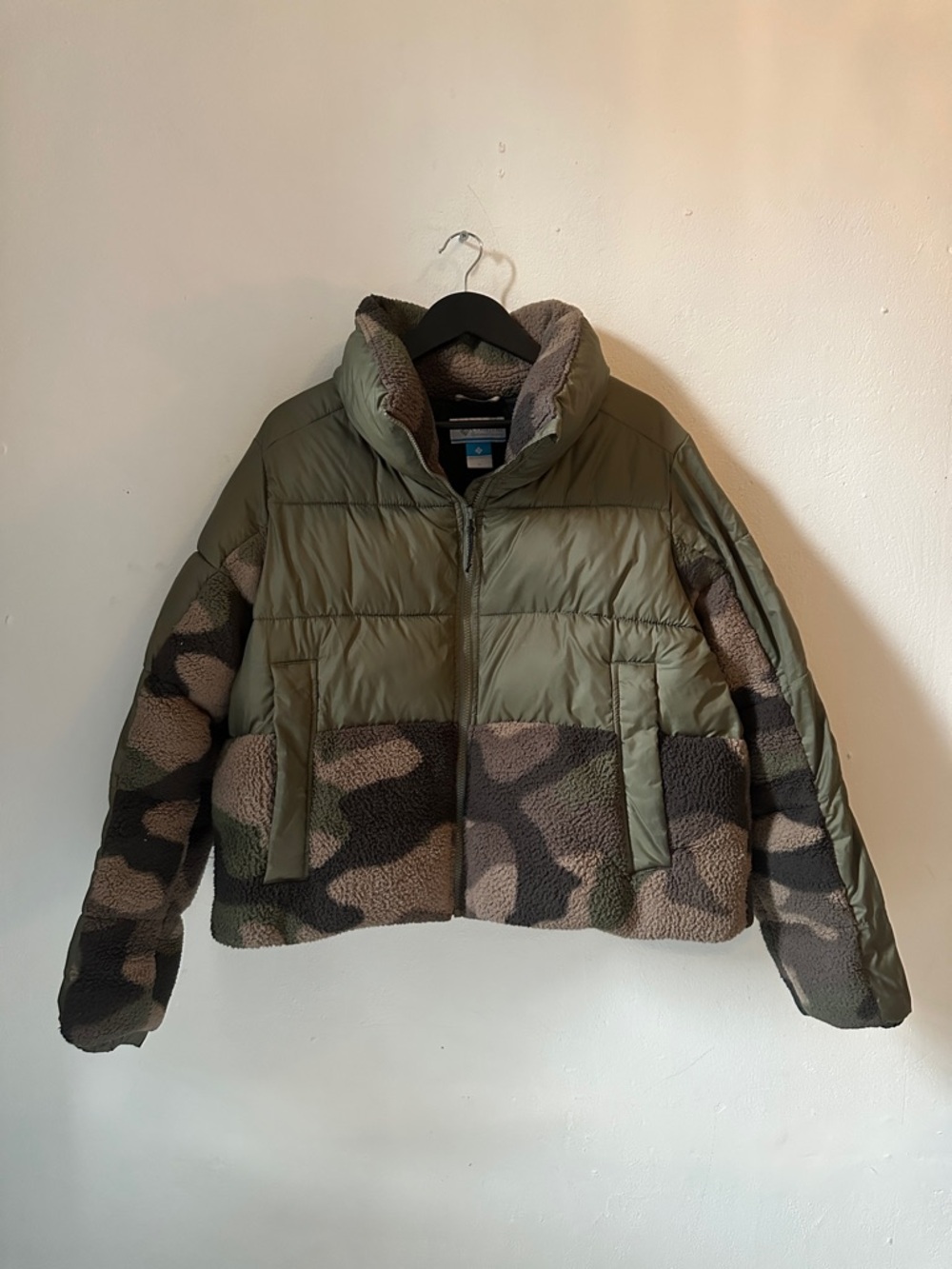 Columbia Womens Puffer Jacket Sherpa Fleece Camo Green Cropped Full Zip Size XL - Picture 1 of 4